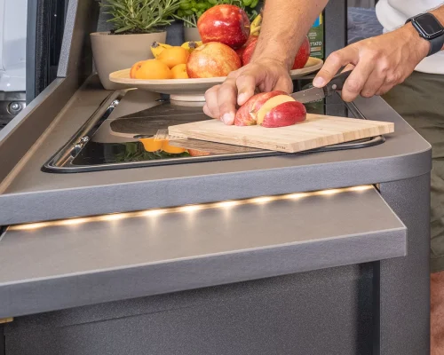 kta-knaus-2024-2025-boxlife-pro-600-interieur-6949-arbeitsplatte